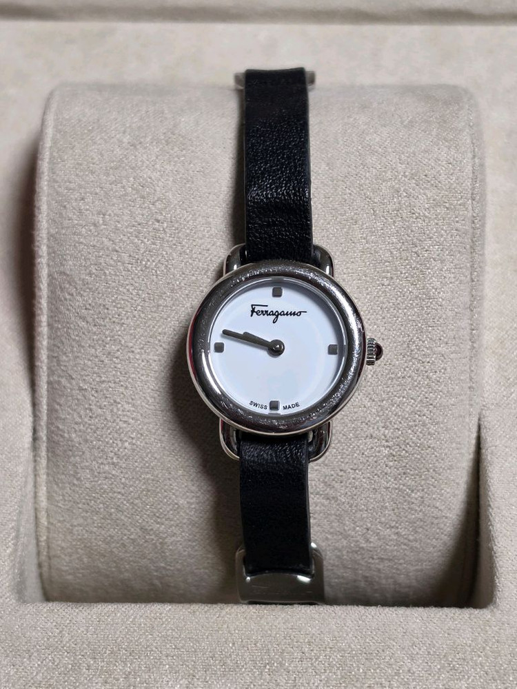 페레가모 간치니 시계 이미지