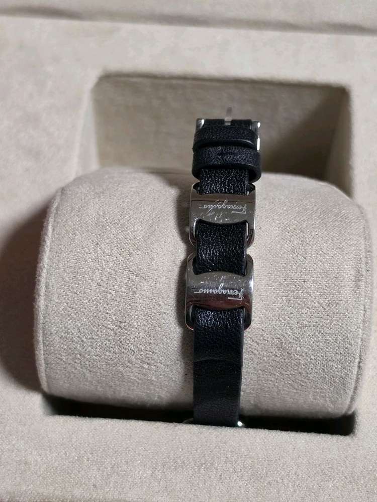 페레가모 간치니 시계 이미지