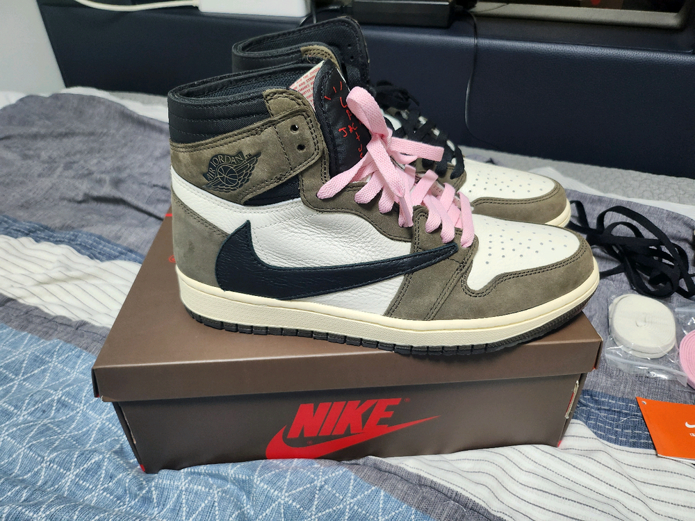 새상품 나이키 조던1x스캇 모카하이 275 싸게팝니다.--2