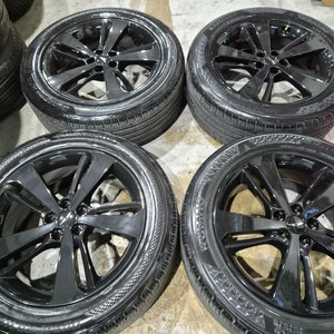 제네시스gv80 20인치 순정 블랙 휠타이어 판매합니다 이미지