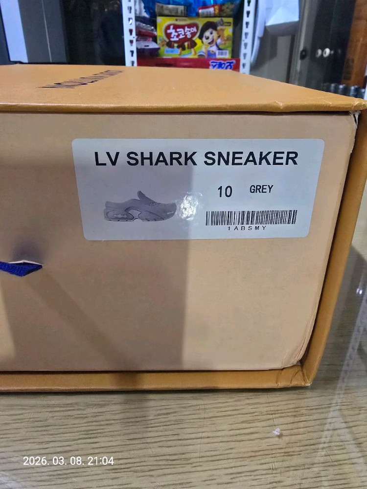 루이비통 LV SHARK 스니커즈 이미지