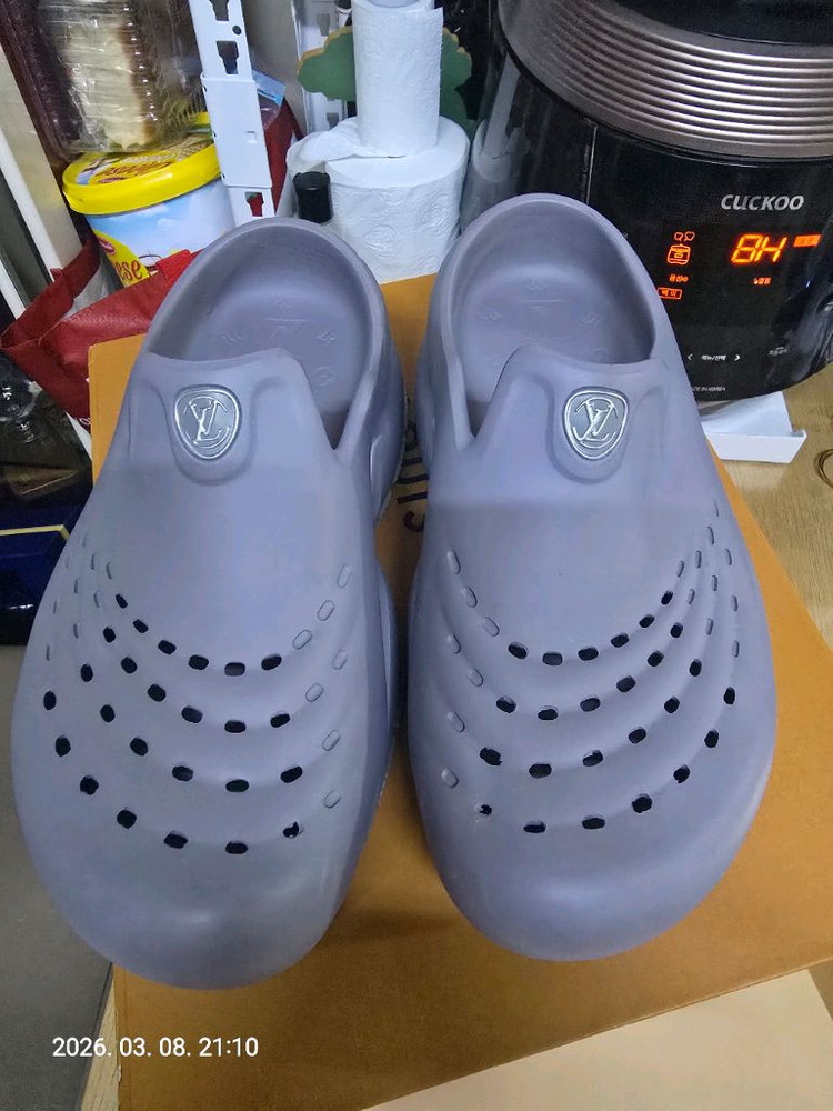 루이비통 LV SHARK 스니커즈 이미지