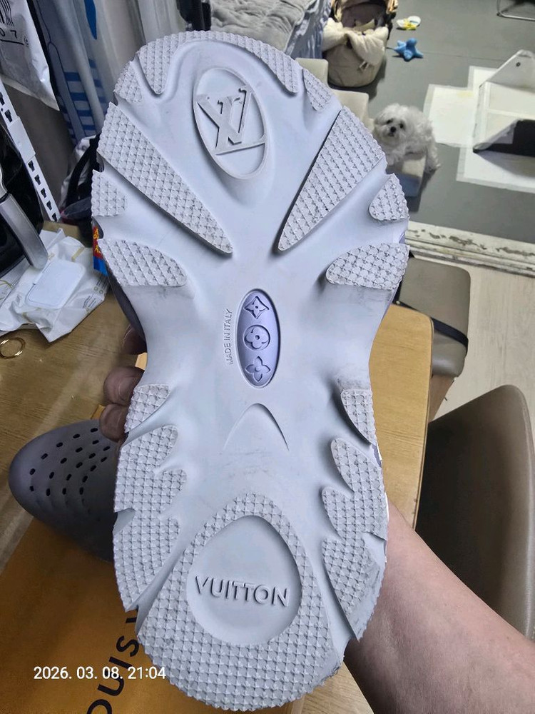 루이비통 LV SHARK 스니커즈 이미지