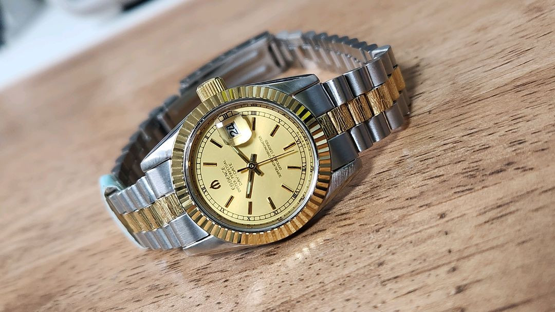 #에센스 여성용 오이스터 퍼페츄얼 데이져스트 골드 콤비 여성명품시계 급처--0