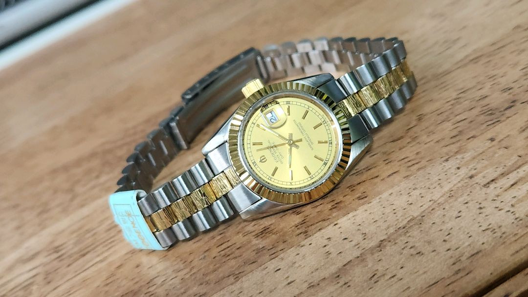 #에센스 여성용 오이스터 퍼페츄얼 데이져스트 골드 콤비 여성명품시계 급처--1