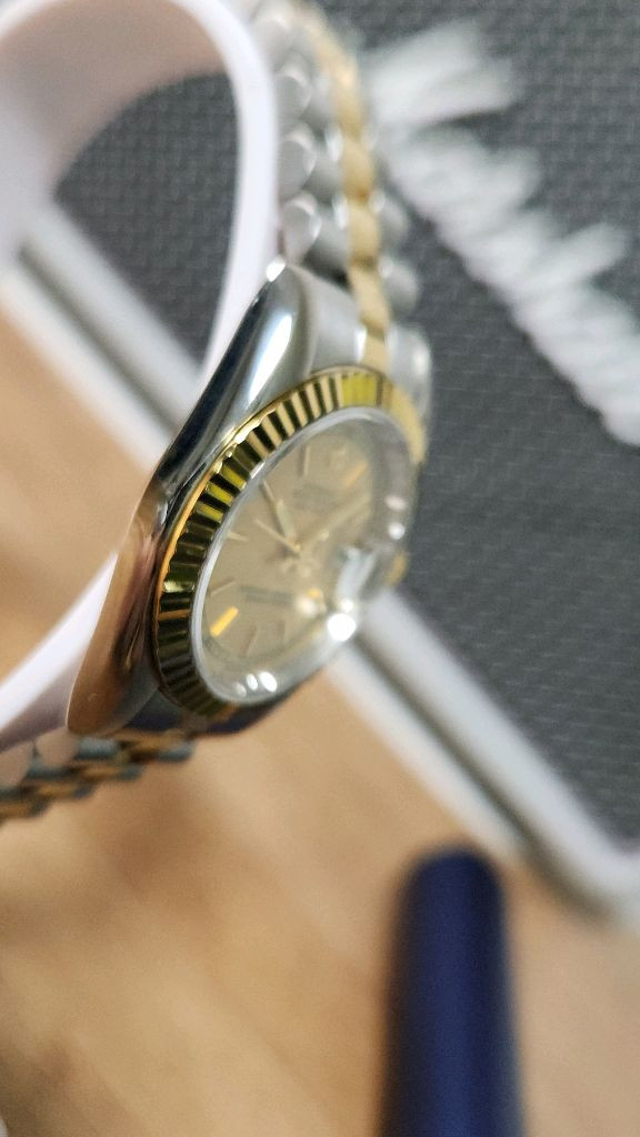 #에센스 여성용 오이스터 퍼페츄얼 데이져스트 골드 콤비 여성명품시계 급처--7