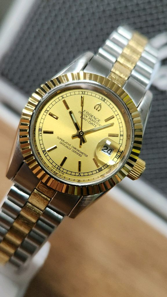 #에센스 여성용 오이스터 퍼페츄얼 데이져스트 골드 콤비 여성명품시계 급처--9