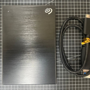 씨게이트 휴대용 외장하드 / 2TB / 블랙 / 본품+케이블 / 우체국택배 이미지