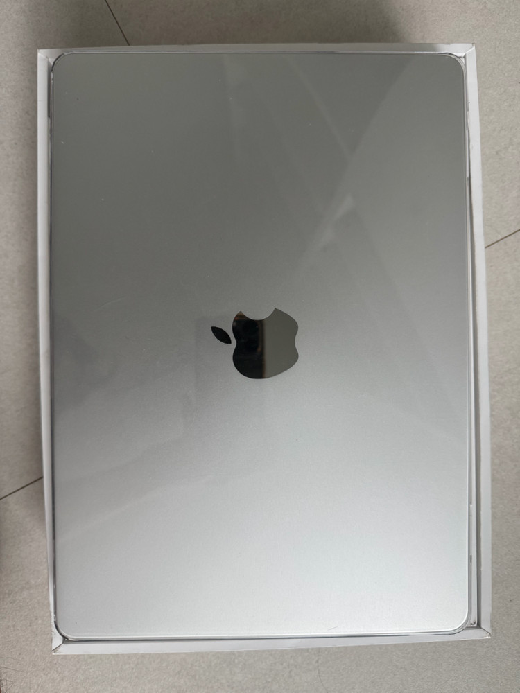 2024 맥북 에어 13 m3 (a3113) 판매합니다--2