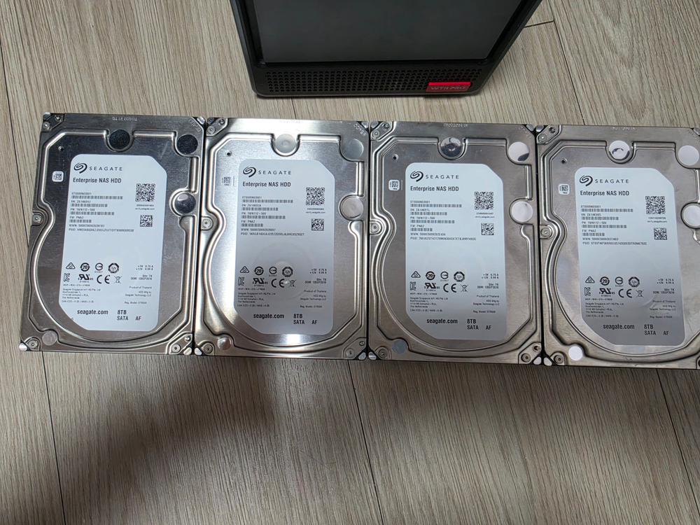 AOOSTAR WTR Pro 새것 + 8TB 4개 일괄 판매--1