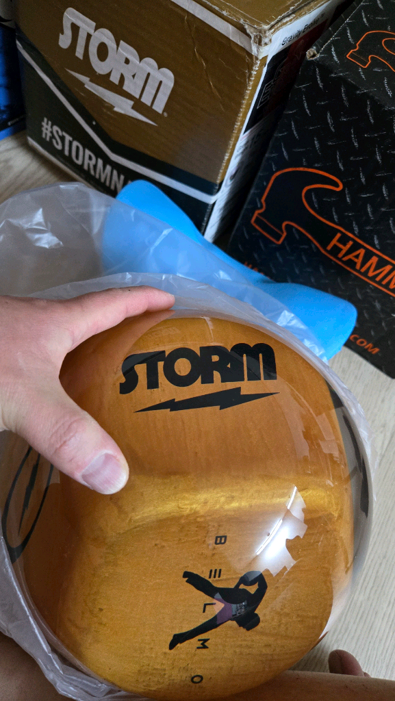 볼링공 스톰 벨모 클리어 하드볼 14p 팝니다--1