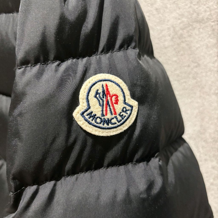 몽클레어 아미오 경량패딩 2사이즈--1