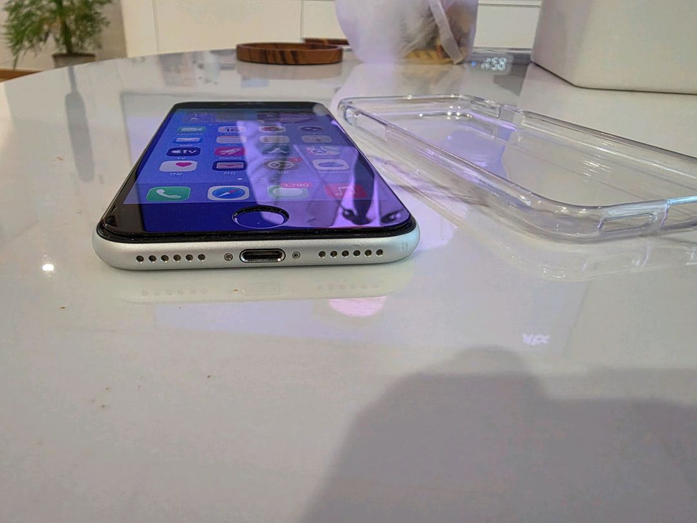 아이폰se2 128GB 화이트--1
