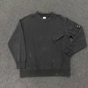 CP컴퍼니 포켓 디테일 렌즈와펜 맨투맨