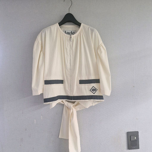 럭키슈에뜨 볼륨 집업 재킷