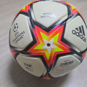 아디다스 챔스 피날레 매치볼 축구공 이미지