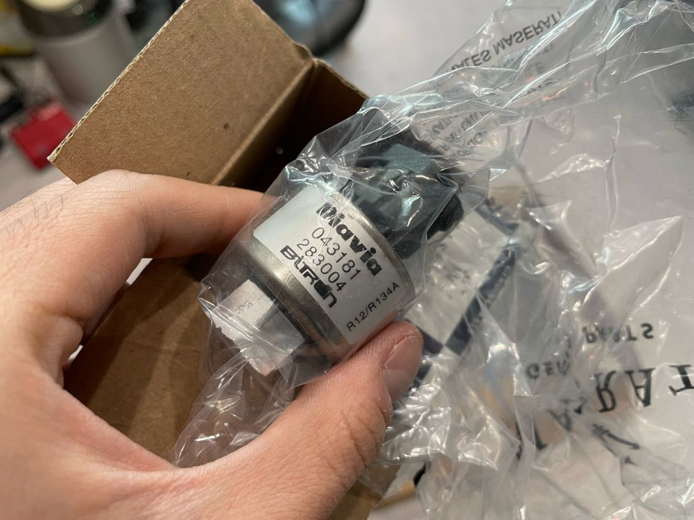 마세라티 그란투리스모 에어컨 압력스위치 (65628200) 이미지