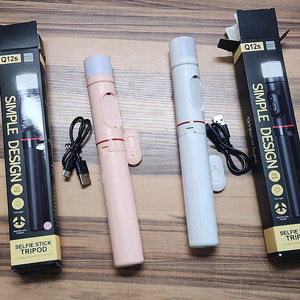 [Q12s] BT리모콘 LED라이트 충전식 폰삼각대 셀카봉 이미지