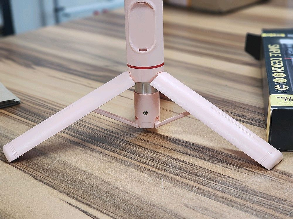 [Q12s] BT리모콘 LED라이트 충전식 폰삼각대 셀카봉 이미지