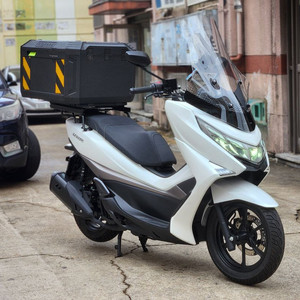 11_26년식 1200키로 uhr125 신차급 판매합니다