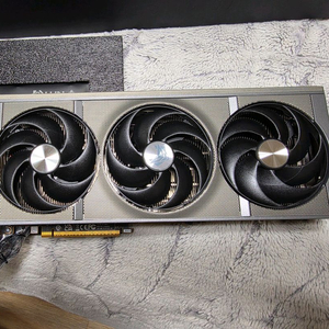 사파이어 라데온 RX9070 Nitro+ 판매합니다. (Non XT)