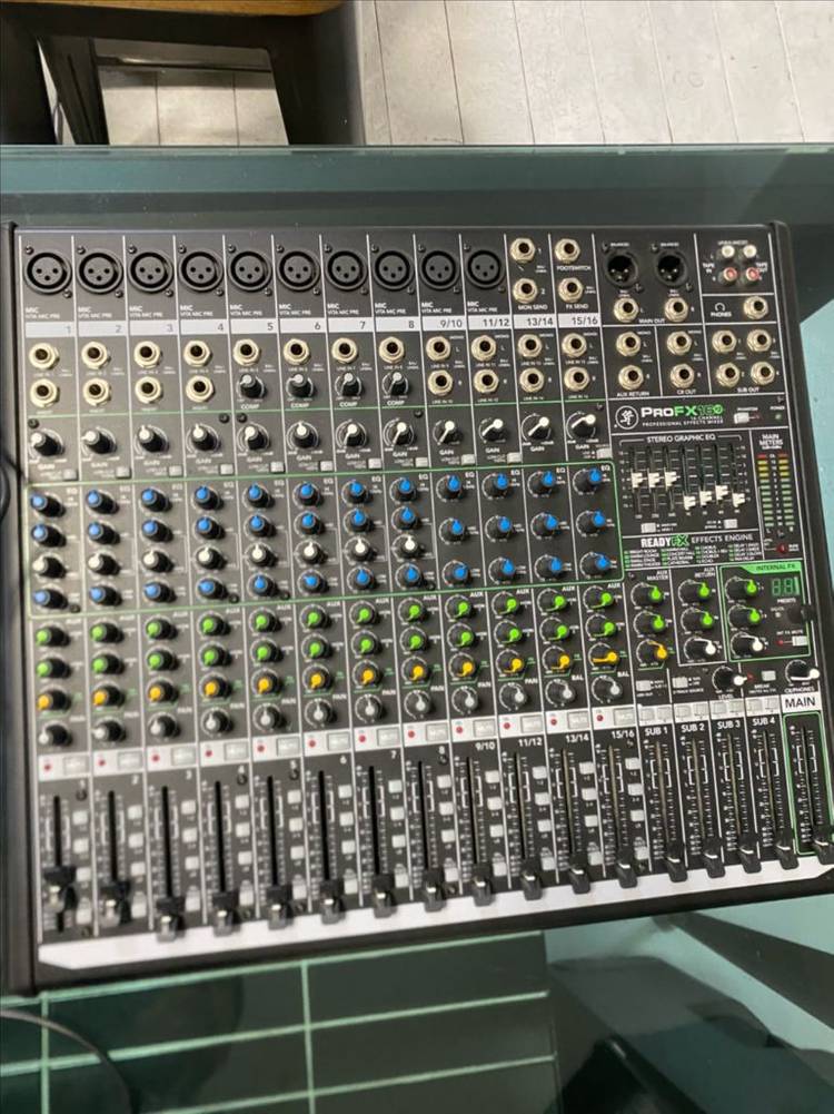 맥키 mackie 포터블 스피커 + 믹서 세트 이미지