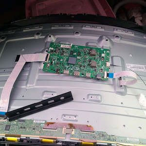 삼성 ODYSSEY G5 32인치 커브드 게이밍 모니터 C32G54TQWK 메인보드 기판 이미지