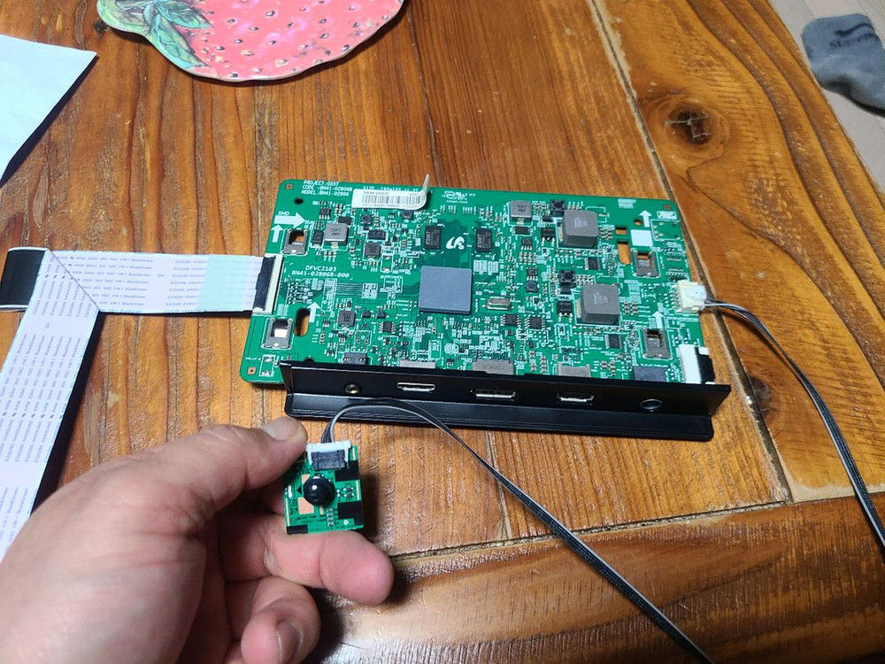 삼성 ODYSSEY G5 32인치 커브드 게이밍 모니터 C32G54TQWK 메인보드 기판 이미지