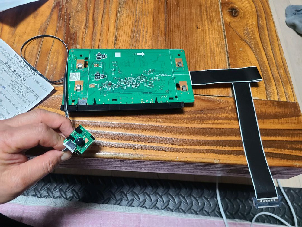 삼성 ODYSSEY G5 32인치 커브드 게이밍 모니터 C32G54TQWK 메인보드 기판 이미지