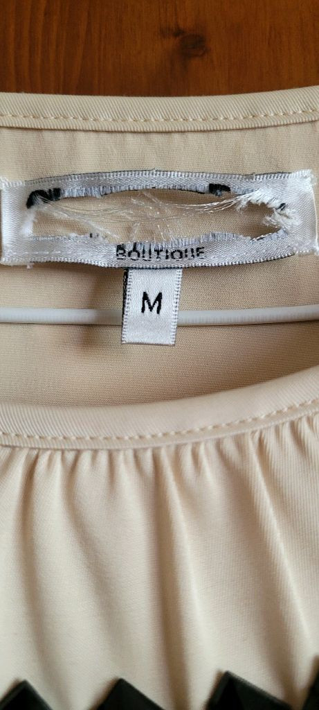 명품 부띠끄 아이보리색 보석 장식 원피스--2