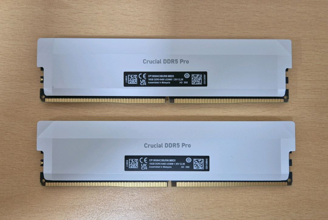 마이크론 크루셜 DDR5 6400MHz 32GB 화이트 램--1