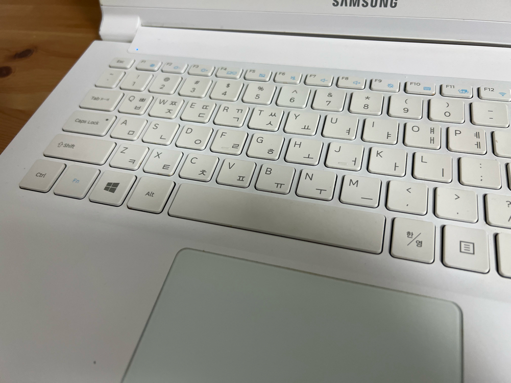 삼성 노트북9 메탈 화이트 15인치 노트북 판매합니다--1