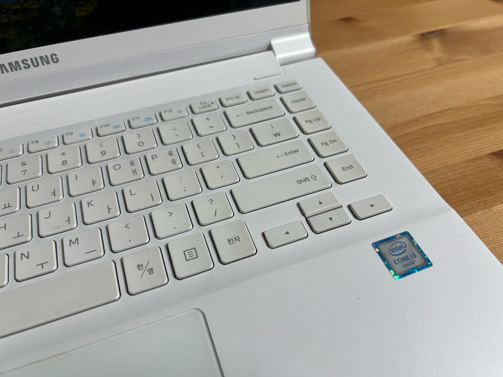 삼성 노트북9 메탈 화이트 15인치 노트북 판매합니다--2