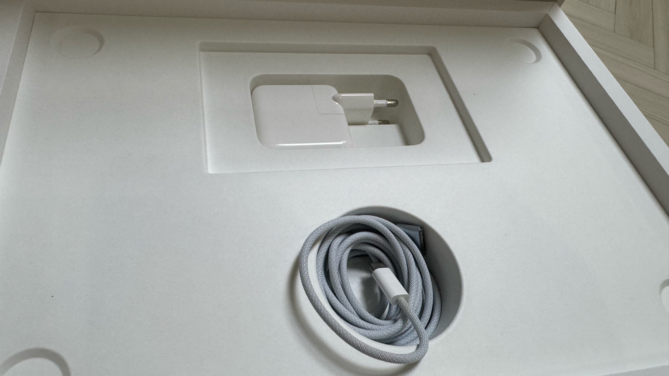 맥북에어 M4 15인치 16GB/512GB--4