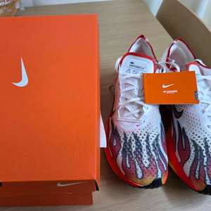 나이키 줌 베이퍼플라이3 하바네로레드275사이즈 판매합니다 이미지