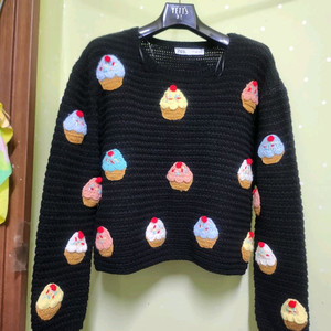 자라(ZARA)컵케이크 자수 니트 스웨터L(반가슴58)상태최상