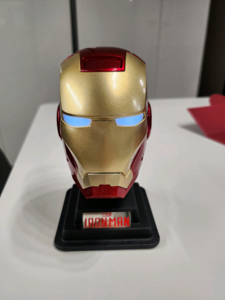 케이스티파이 x 마블 아이언맨 헬멧 컬렉티블 에어팟 프로 1세대/2세대 케이스 충전기 (거치대 포함)--1