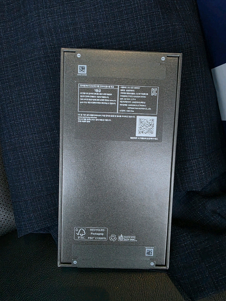 갤럭시 S25 엣지 256GB 티타늄 실버 미개봉 판매합니다--1