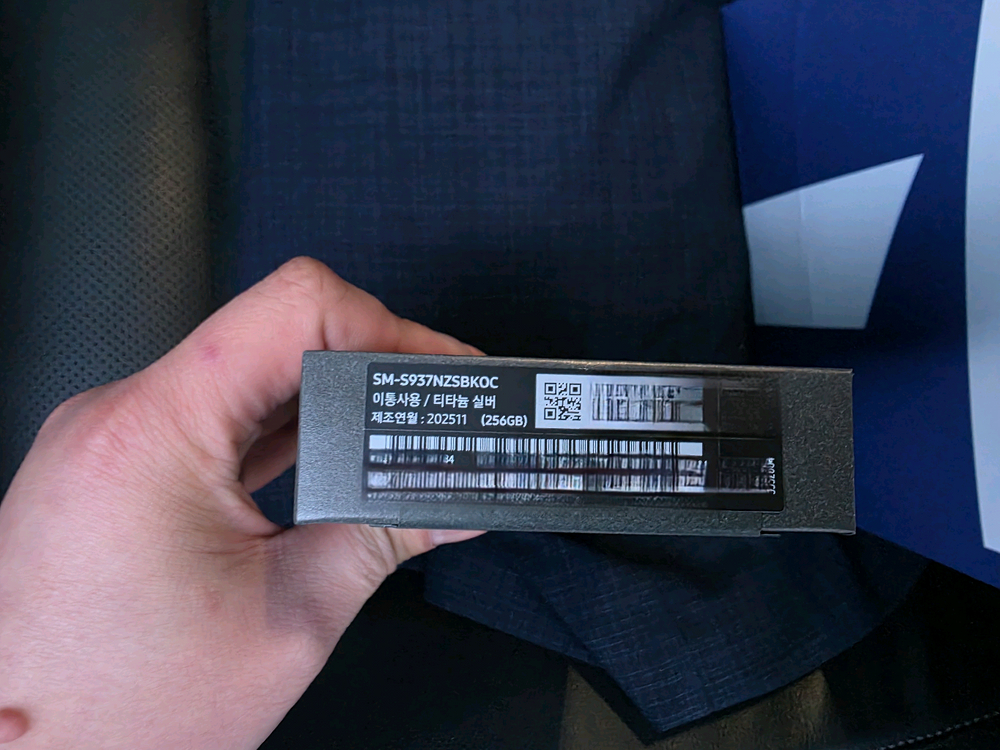 갤럭시 S25 엣지 256GB 티타늄 실버 미개봉 판매합니다--2