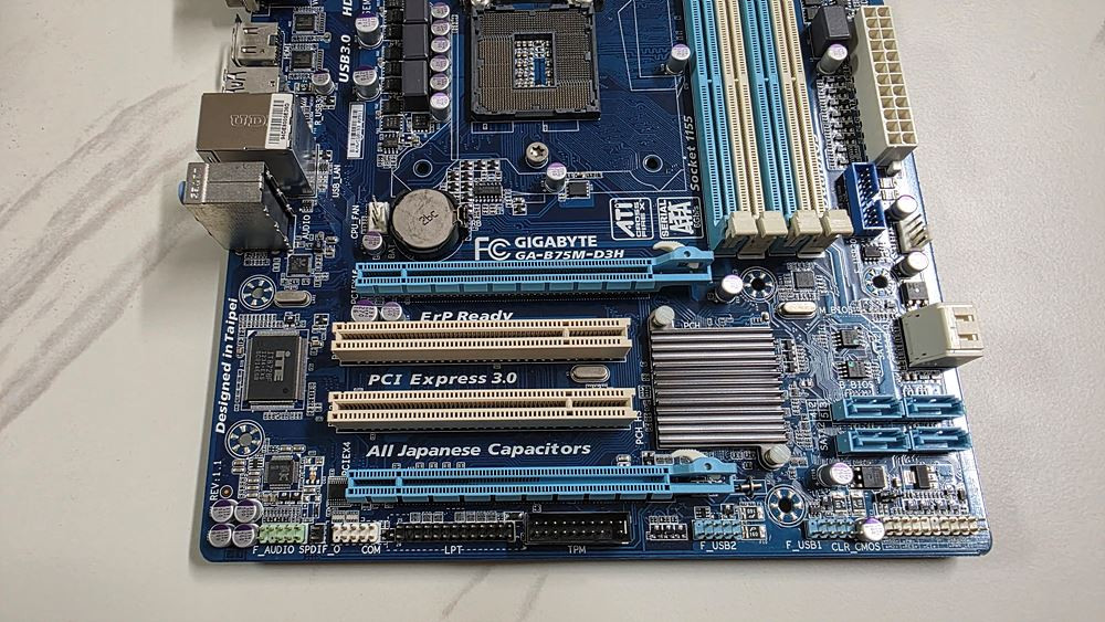 기가바이트 GA-B75M-D3H 메인보드 (백패널 포함)--3