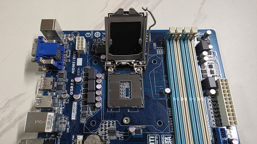 기가바이트 GA-B75M-D3H 메인보드 (백패널 포함)--2