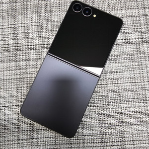 (특SSS급) 갤럭시 플립7 512G 블랙 25년 9월개통 액정무기스 정상해지공기계 75만팝니다@@