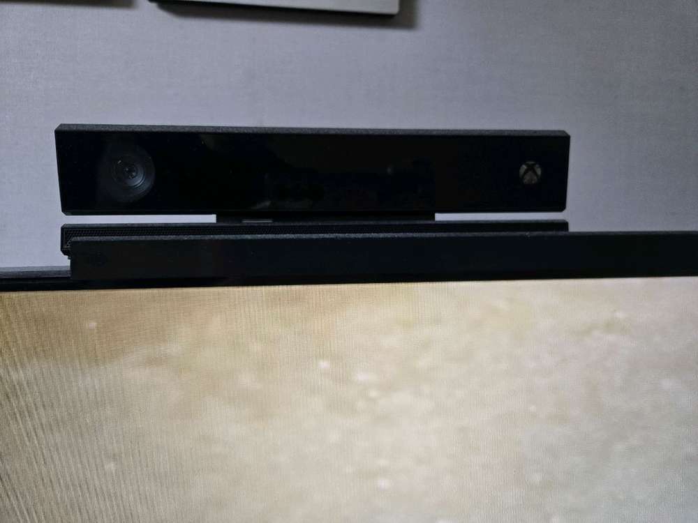 xboxone x 기어즈 한정판 키넥트셋 팔아요 이미지