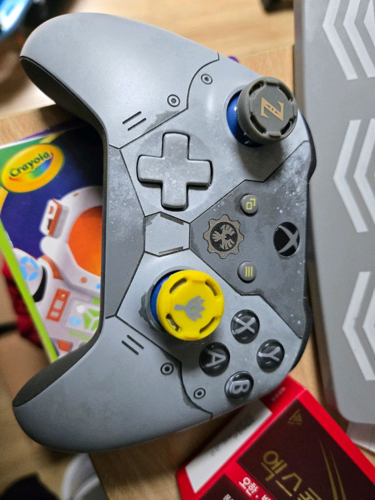 xboxone x 기어즈 한정판 키넥트셋 팔아요 이미지