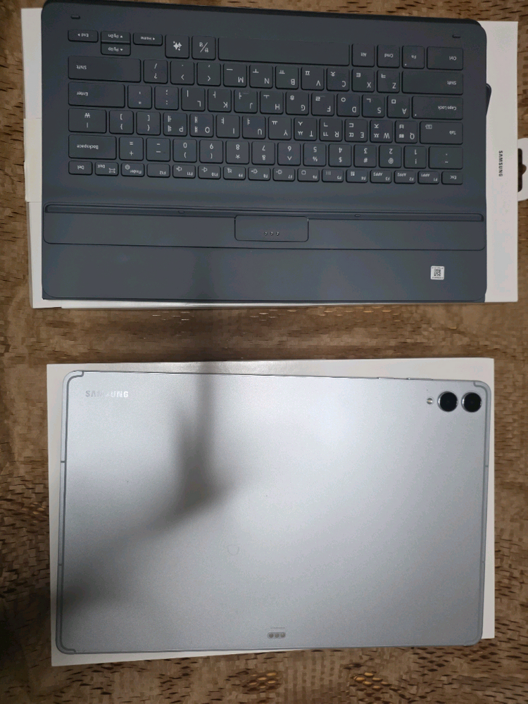 갤럭시탭 S11울트라 512 실버 와이파이 + 정품 키보드케이스--1