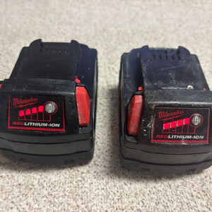 밀워키 M18 RedLithium 배터리 2개+급속충전기