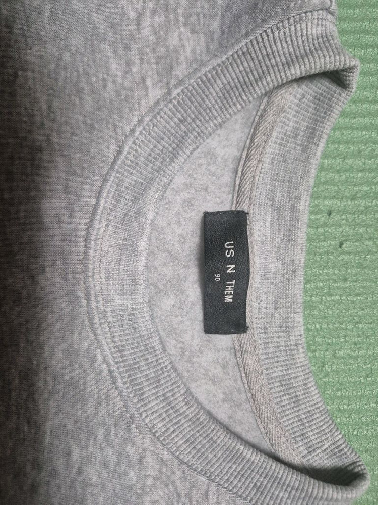 새제품 US N THEM 맨투맨 90사이즈--2