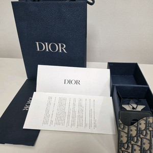 디올 오블리크 새들 맥세이프 마그네틱 카드지갑 이미지