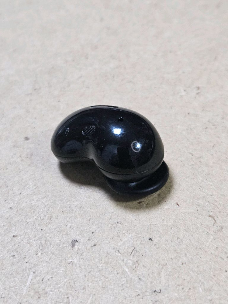 버즈라이브 블랙오닉스 오른쪽 이미지