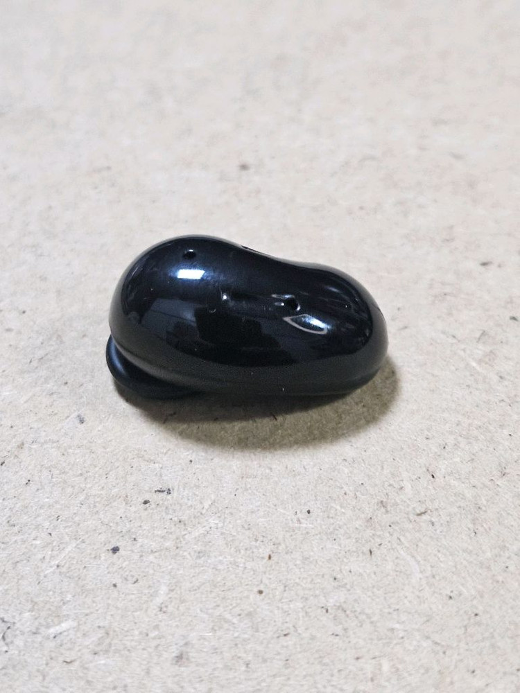 버즈라이브 블랙오닉스 오른쪽 이미지